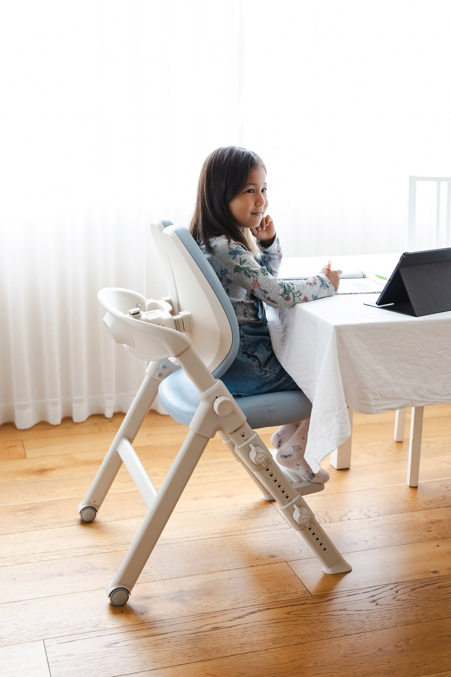 ErgoGami Adapt Kids Chair