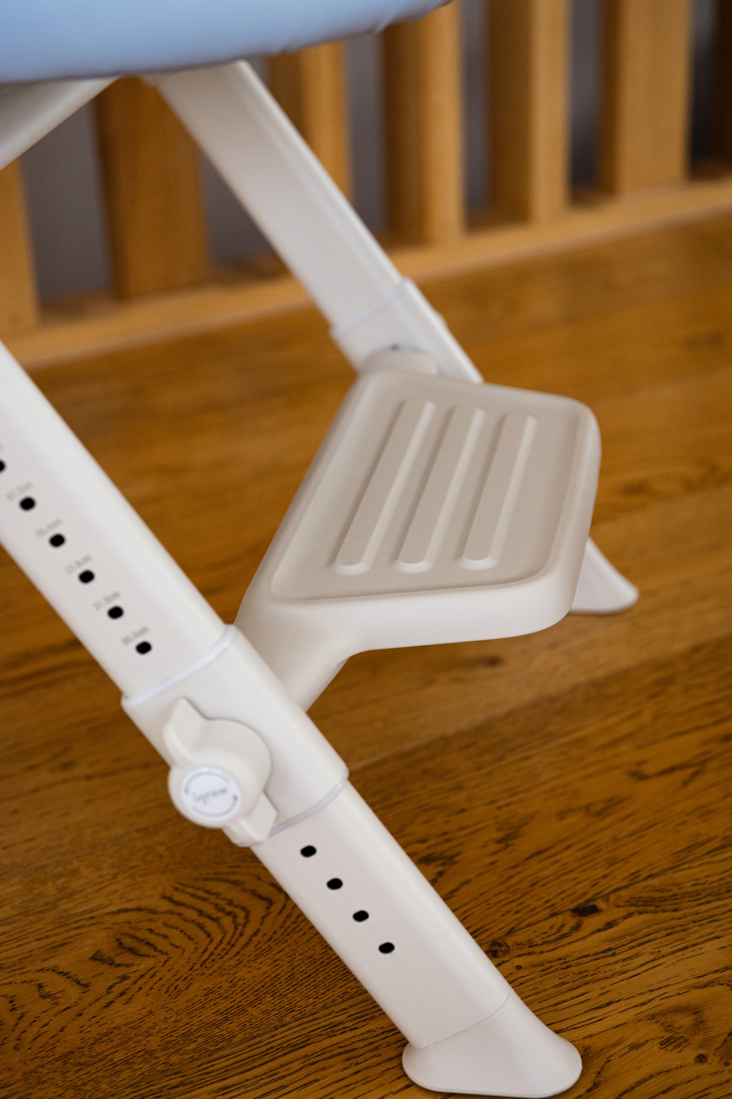 ErgoGami Adapt Kids Chair
